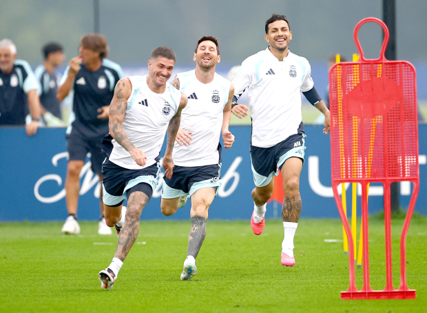 Spaniards cancel training session